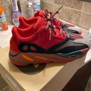 Yeezy 700 hires red